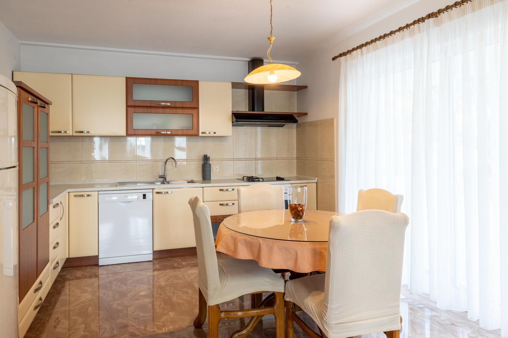 Family Apartments - Guesthouse Vranjes Макарска Стая снимка